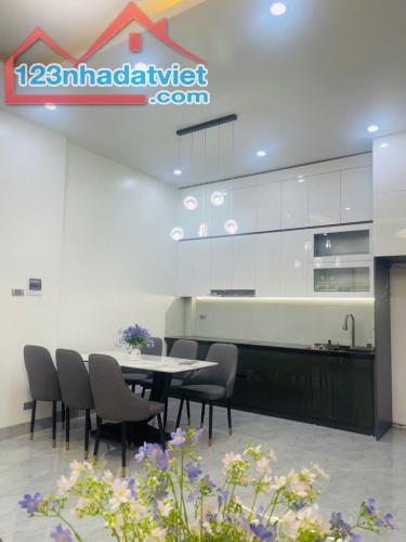 Bán nhà Minh Khai - 61m2 mặt tiền 6m/ 5 tầng - 10,8 tỷ - 3
