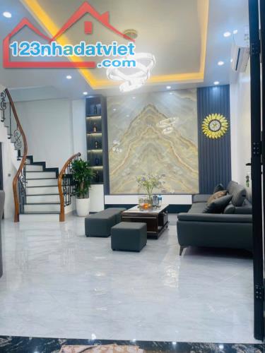 Bán nhà Minh Khai - 61m2 mặt tiền 6m/ 5 tầng - 10,8 tỷ - 4