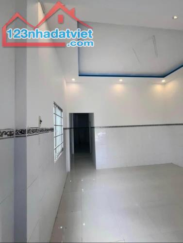 BÁN GẤP NHÀ CẤP 4 -GIÁ RẺ CHỈ 630 TRIỆU. SHR TÂN AN HỘI CỦ CHI. LH 0796666342 - 3