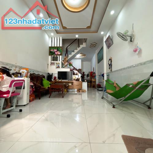 🆘Bán nhà 1T 1L hiện đại cứng cáp thuộc KDC Hoá An, gần cổng sau Pouchen. 👉V
