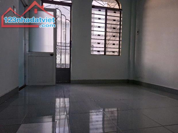 HIẾM - GẦN COOPMART NGÃ TƯ THỦ ĐỨC- TRƯỜNG HOA LƯ - HẺM XE HƠI - 46M2 - CHỈ 3.890 TỶ(TL) - 2