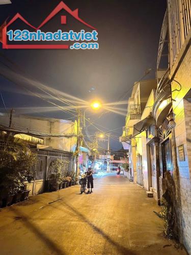 Chú 6 Cần Bán Gấp Nhà 53m2 Đường Đồng Tâm, Trung Chánh, Hóc Môn giá 680 Triệu. - 3