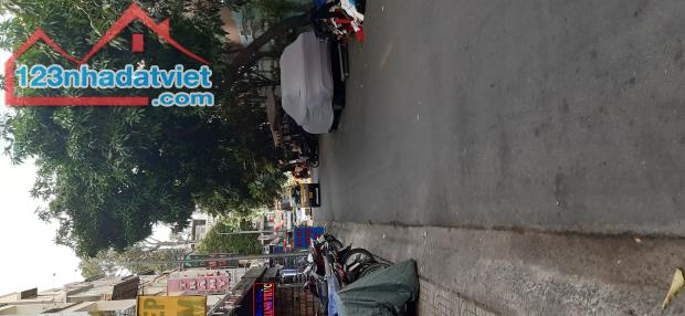 Cho thuê nhà MT đường Yết Kiêu, Q5, (4×8),3 tầng , giá 12 triệu/tháng.