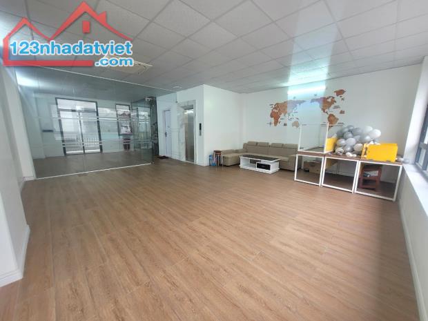 Cho thuê sàn tầng 2 80m2 tại Vinhomes Marina, giá tốt chỉ 7tr