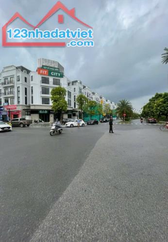 KHÓ TÌM. 15M RA PHỐ, HÀNG XÓM VINHOMES RIVERSIDE, Ô TÔ VÀO SỔ A4. BÁN ĐẤT LONG BIÊN HÀ NỘI - 3