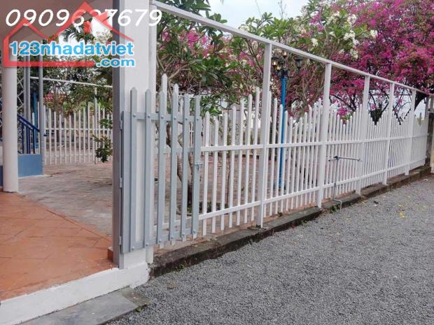 Cần ra mảnh đất gần 1000m2 + 1 Căn Nhà Phong Cách Đà Lạt đẹp như mơ