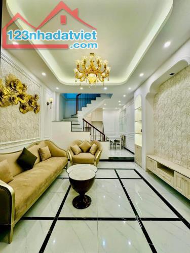 Bán Nhà Quận Thanh Xuân 58m2, 5 Tầng, Full Nội Thất, Xe Ba Gác Đỗ Cửa Giá Chỉ 7.9 Tỷ