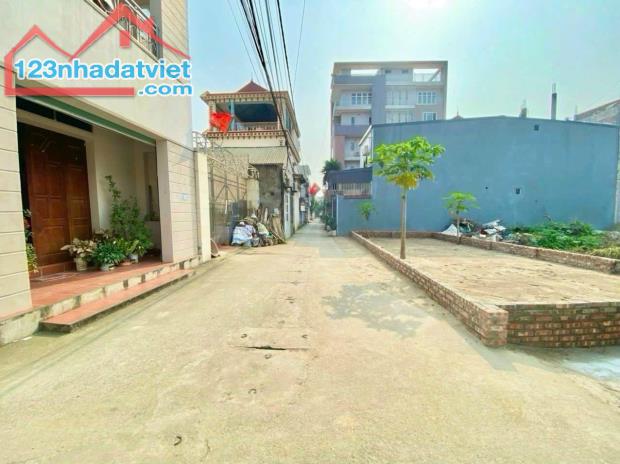 🔥🔥ĐƯỜNG THÔNG OTO ĐỖ - CÁCH TRỤC CHÍNH KINH DOANH 20M- ĐẤT VUÔNG VẮN- CÁCH KCN 300HA 500 - 3