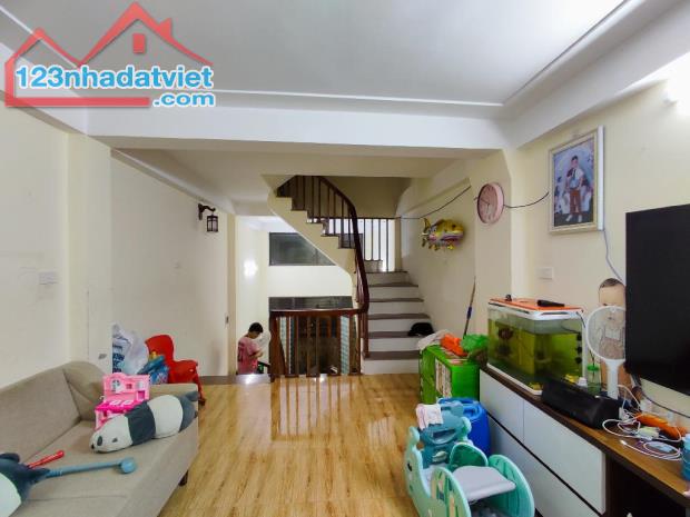 BÁN NHÀ ĐỊNH CÔNG THƯỢNG, HOÀNG MAI, SÁT PHỐ, VÀI BƯỚC RA Ô TÔ, 32M2, 6.9TỶ(CTL) - 2