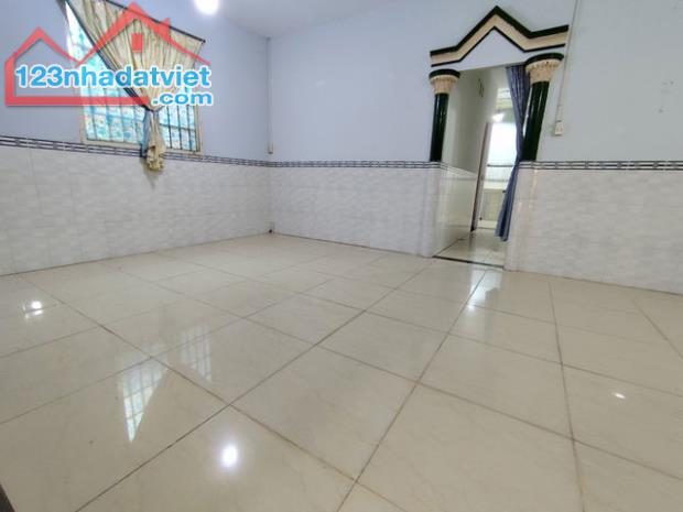 Bán nhà MT đường Tô Ngọc Vân, giá siêu hời , nhà mới đẹp, dt 90m vuông - 4