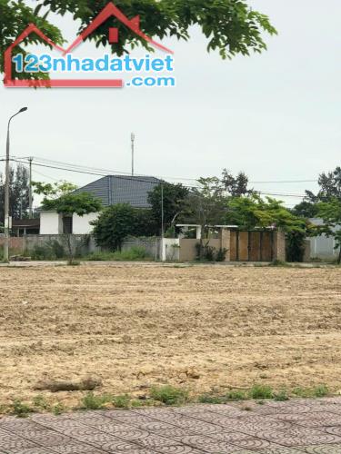 Cần Bán 430 m2 Hòa Tiến giá 2,5 tỷ cách đường liên thôn chỉ 100m