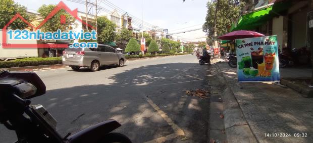Bán nhà 2 mặt tiền kinh doanh Đồng Khởi Trảng Dài, Biên Hòa, 400m2, giá 15 tỷ 500.