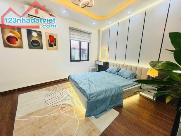 BÁN NHÀ GẦN CÔNG VIÊN NƯỚC HỒ TÂY - MẶT NGÕ THÔNG - GẦN Ô TÔ . DT 35M*6TẦNG - GIÁ 7.5TỶ . - 2