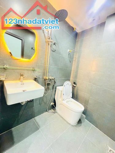 BÁN NHÀ GẦN CÔNG VIÊN NƯỚC HỒ TÂY - MẶT NGÕ THÔNG - GẦN Ô TÔ . DT 35M*6TẦNG - GIÁ 7.5TỶ . - 4
