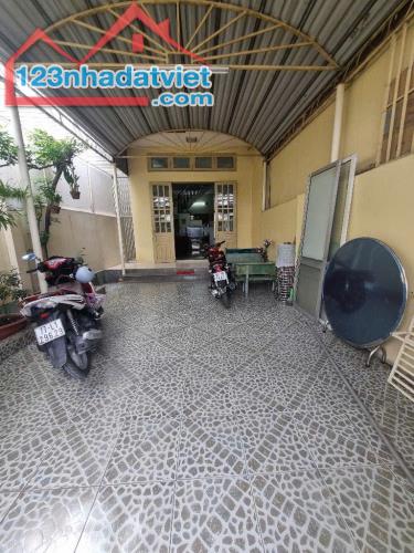 BÁN MẶT TIỀN KINH DOANH ĐÔNG HƯNG THUẬN 9 - QUẬN 12- NGANG 4m4 - 4 TẦNG BTCT- 90M2 - CHỈ - 2