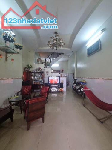 BÁN MẶT TIỀN KINH DOANH ĐÔNG HƯNG THUẬN 9 - QUẬN 12- NGANG 4m4 - 4 TẦNG BTCT- 90M2 - CHỈ - 3