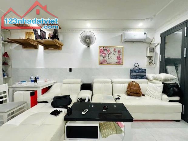 --Bán nhà HXH Lạc Long Quân, phường 9, q.Tân Bình; 38m2, 2L, 5,5 tỷ