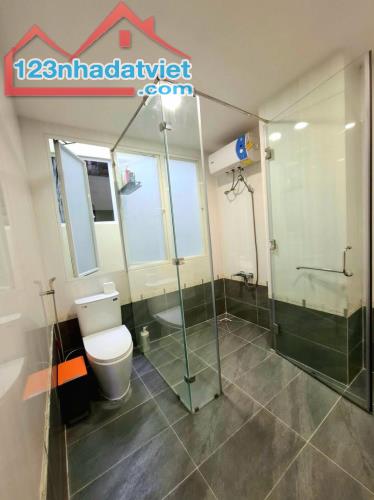 **Bán nhà phường 7, HXH Cách Mạng Tháng 8** Tân Bình; căn góc - 8,8 tỷ