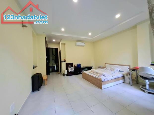 **Bán nhà phường 7, HXH Cách Mạng Tháng 8** Tân Bình; căn góc - 8,8 tỷ - 2