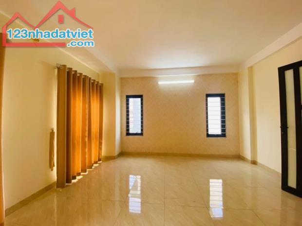 BáN NHà TrẦN PHú,cạnh Gamuda HOàng MAI. Diện tích: 31.6m Mặt tiền: 4.5m xây 5 tầng 5m đoto - 3
