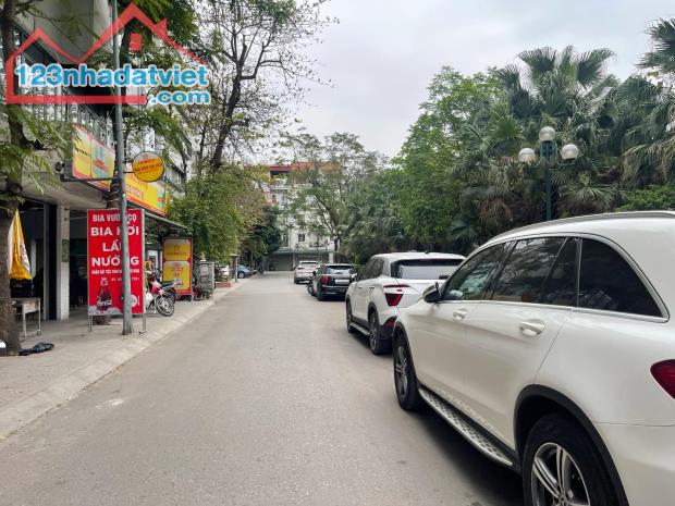 BÁN NHÀ PHÂN LÔ HOÀNG CẦU ĐỐNG ĐA 40m 7T Mt 5m GIÁ 15 TỶ THANG MÁY Ô TÔ KINH DOANH.