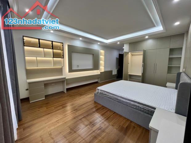 BÁN NHÀ PHÂN LÔ HOÀNG CẦU ĐỐNG ĐA 40m 7T Mt 5m GIÁ 15 TỶ THANG MÁY Ô TÔ KINH DOANH. - 3