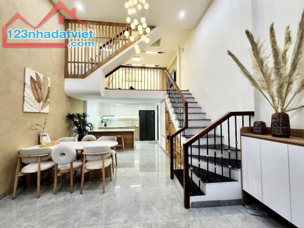 3 Bước Ra Ô Tô – Mặt Tiền Rộng - Ngõ Thông - Gần Hồ Đền Lừ