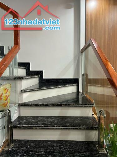 Bán nhà tuyến 2, cách mặt đường Đồng Hòa 100 mét, ngõ hơn 4m - 3