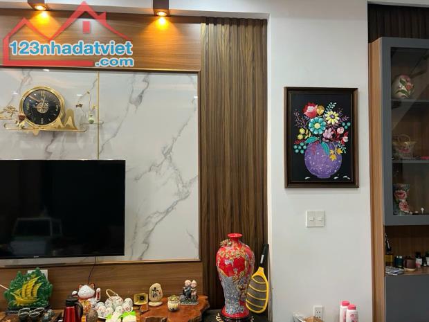 Bán nhà tuyến 2, cách mặt đường Đồng Hòa 100 mét, ngõ hơn 4m - 4