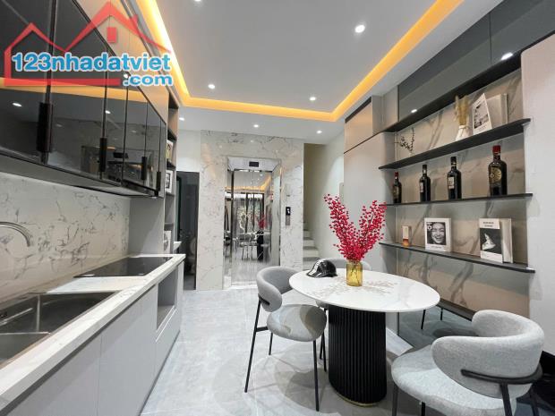 Nhỉnh 8 tỷ Cầu Am ô tô vào nhà, thang máy, cách 1 nhà ra phố 5 tầng 33m2 mới tinh full đồ - 2