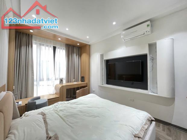 Nhỉnh 8 tỷ Cầu Am ô tô vào nhà, thang máy, cách 1 nhà ra phố 5 tầng 33m2 mới tinh full đồ - 4
