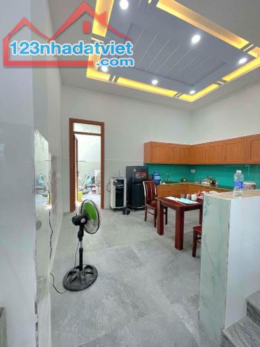 mặt tiền khu bình tân gần eaon bình tân chỉ 1 căn duy nhất 5*20m 3tầng dọn vào ở ngay 9T2 - 2