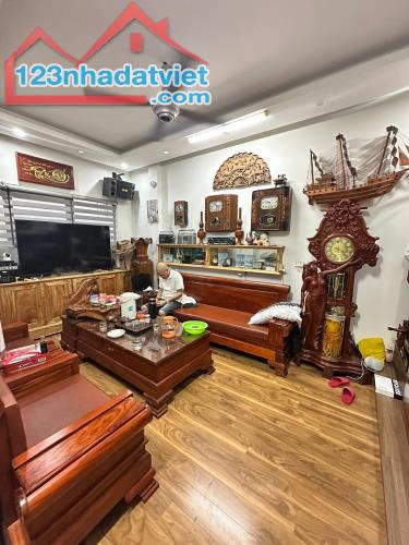 Đường Láng, Phân lô oto tránh, Gần phố, Ngõ thông, Gara. 50m2x5t. MT 5.2m. 16.8 tỷ! - 1