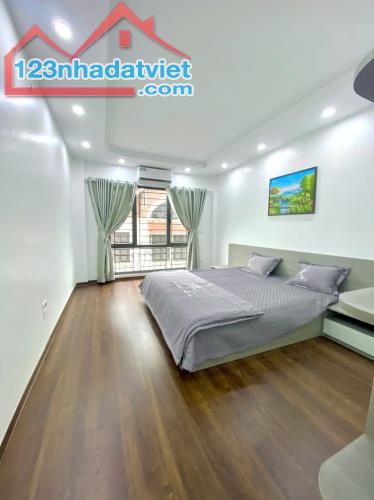 BÁN GẤP NHÀ PHỐ NGỌC LÂM 38M * 6T, THANG MÁY, FULL ĐỒ, LÔ GÓC, GARA ÔTÔ. GIÁ 8.6 TỶ - 4