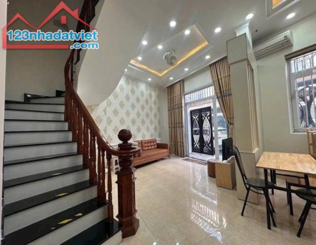 Bán nhà 50m2, 3 tầng, 4PN, 3WC, Trường Thọ, Thủ Đức - 6.8 tỷ