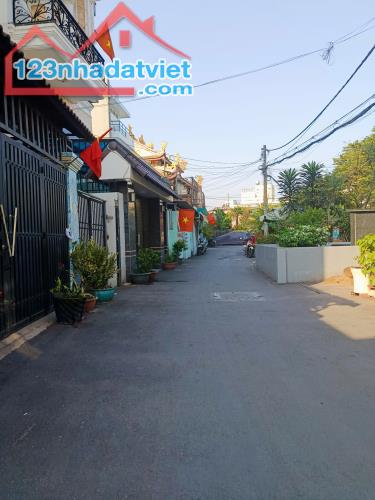 Hiếm Sát Đại Học Ngân Hàng, DT 72M2 GIÁ CHỈ NHỈNH 4TỶ!