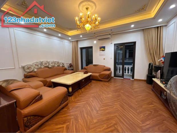 BÁN NHANH PHÂN LÔ TRUNG KÍNH, ÔTÔ TRÁNH, KINH DOANH ĐỈNH, 63M² x 5T GIÁ 19 TỶ 300