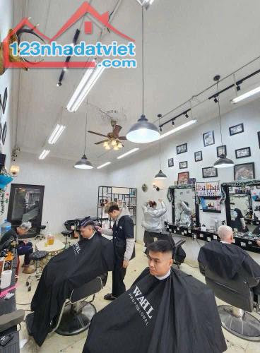 CẦN SANG NHƯỢNG GẤP CỬA HÀNG TÓC FULL ĐỒ - MẶT PHỐ MINH KHAI, HAI BÀ TRƯNG, HÀ NỘI