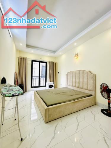 🔥🔥🔥  BÁN NHÀ THẠCH BÀN 30m2- 5 TẦNG- HƠN 5 TỶ- FULL NỘI THẤT Ô TÔ ĐỖ CỔNG.- XUNG QUANH - 4
