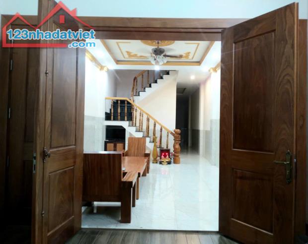Bán nhà 1T2L, mới, đẹp , nội thất cao cấp, mặt tiền TL766 gần khu sinh thái Chứa Chan - 1