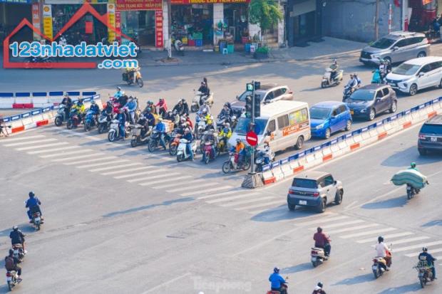 CẦU GIẤY - 110 M2 NHÀ MẶT PHỐ NGAY NGÃ TƯ - HÈ THOÁNG - SIÊU KINH DOANH - CHỈ HƠN 100TR/M2 - 1
