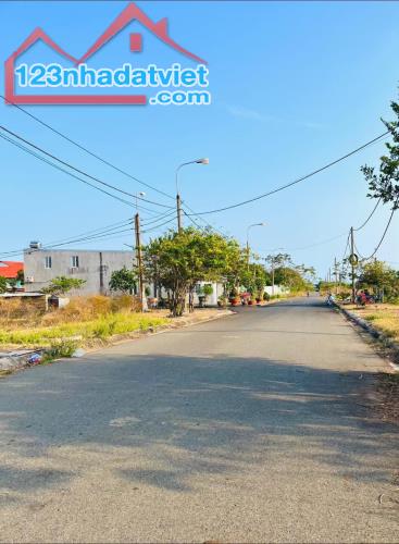 TDC lê ki ma mặt tiền quỳnh tịnh của thị trấn đất đỏ giá tốt thương lượng