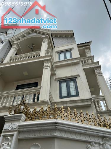 Q7 NHÀ LÔ GÓC - GẦN NGUYỄN LƯƠNG BẰNG - Ô TÔ NGỦ NHÀ - 90M2 - NHỈNH 11 TỶ
