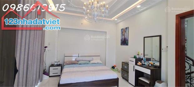 Q7 NHÀ LÔ GÓC - GẦN NGUYỄN LƯƠNG BẰNG - Ô TÔ NGỦ NHÀ - 90M2 - NHỈNH 11 TỶ - 2