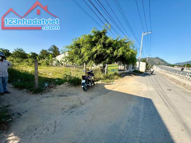 Bán lô đất 2 mặt tiền suối cát - cam lâm dt 286m2 Giá 1ty5 . lh Trần Yên Trinh - 1