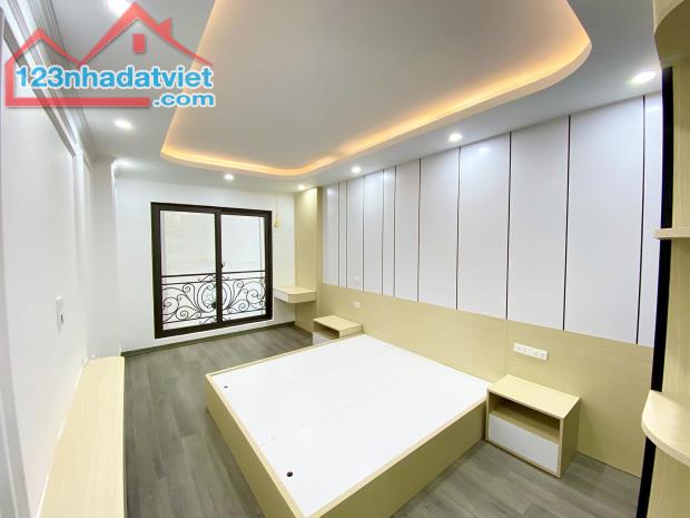 **BÁN NHÀ PHỐ 918 PHÚC ĐỒNG, DT 35M X 6 TẦNG GARA THANG MÁY,XÂY MỚI FULL NỘI THẤT**