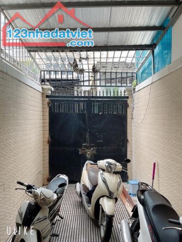 NHÀ CÓ PHONG THỦY TỐT CHỦ BÁN DỌN QUA NHÀ LƠN HƠN- XE HƠI ĐẾN CỬA- THÔNG QUA QUẬN 1,4,7,8 - 4