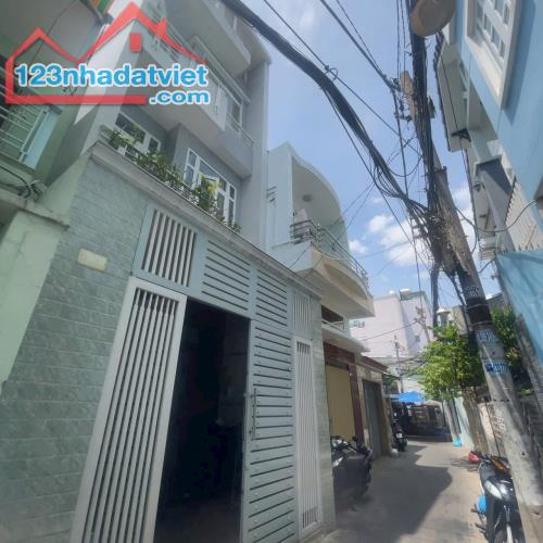 CẦN BÁN NHÀ HOÀNG DIỆU 4 TẤM BTCT CHỈ 6TY3 TL