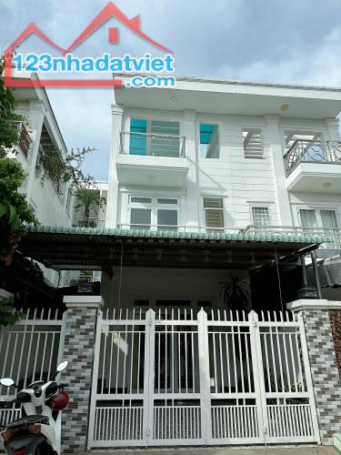 Cho thuê nhà khu đô thị Hưng Phú.Thích hợp mở văn phòng kinh doanh