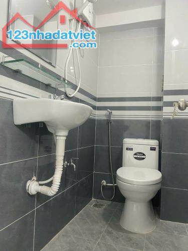 + Trần Hưng Đạo 37 M2 .3 Tầng .3 X 12.5 Giá .6 Tỷ TL .Phường 1 Quận 5 - 4